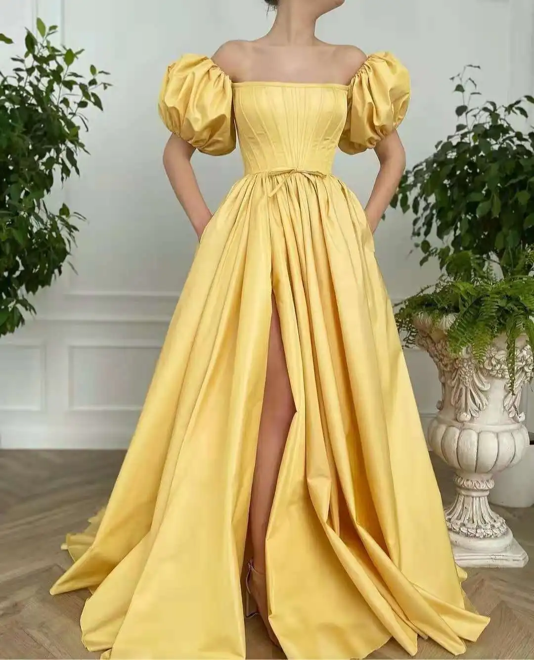 Винтажные Длинные атласные Желтые вечерние платья с карманами длиной до пола с квадратным воротником и корсетной спинкой сзади Вечерние платья для женщин